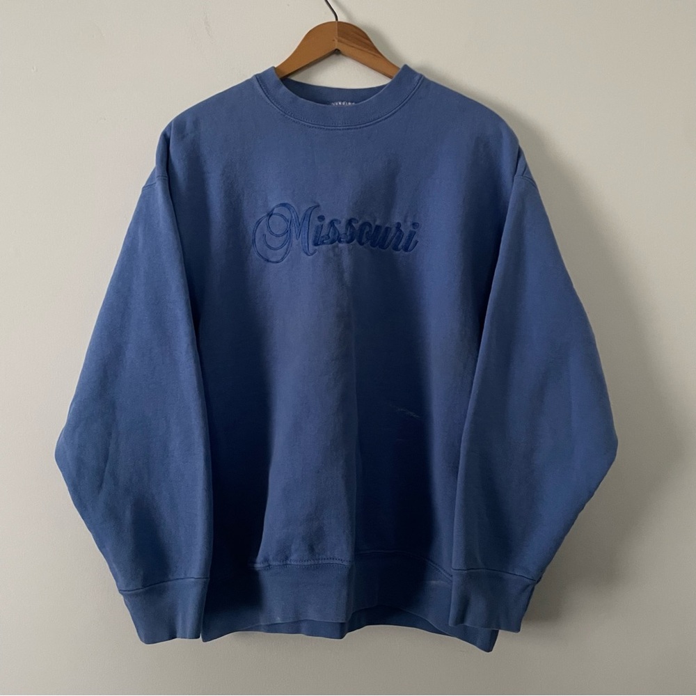 Vintage 90s Munsingwear Periwinkle Blue Embroidered Missouri Sweatshirt Large